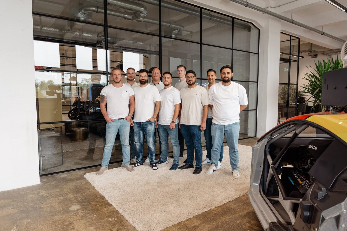 bee-doo Team im modernen Büro