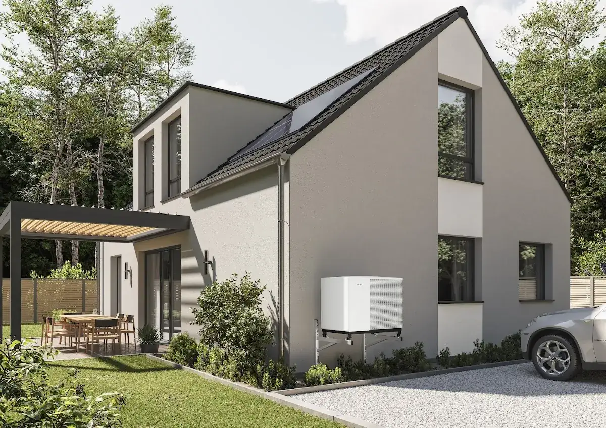 tecalor Wärmepumpe am Haus mit moderner Fassade