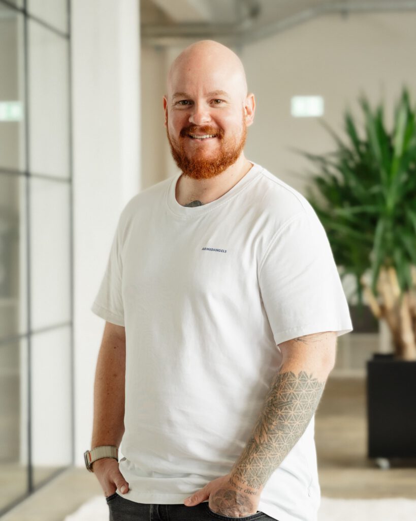 Mitarbeiter Patrick Windolph von der bee-doo GmbH – Photovoltaik-Team in Bielefeld