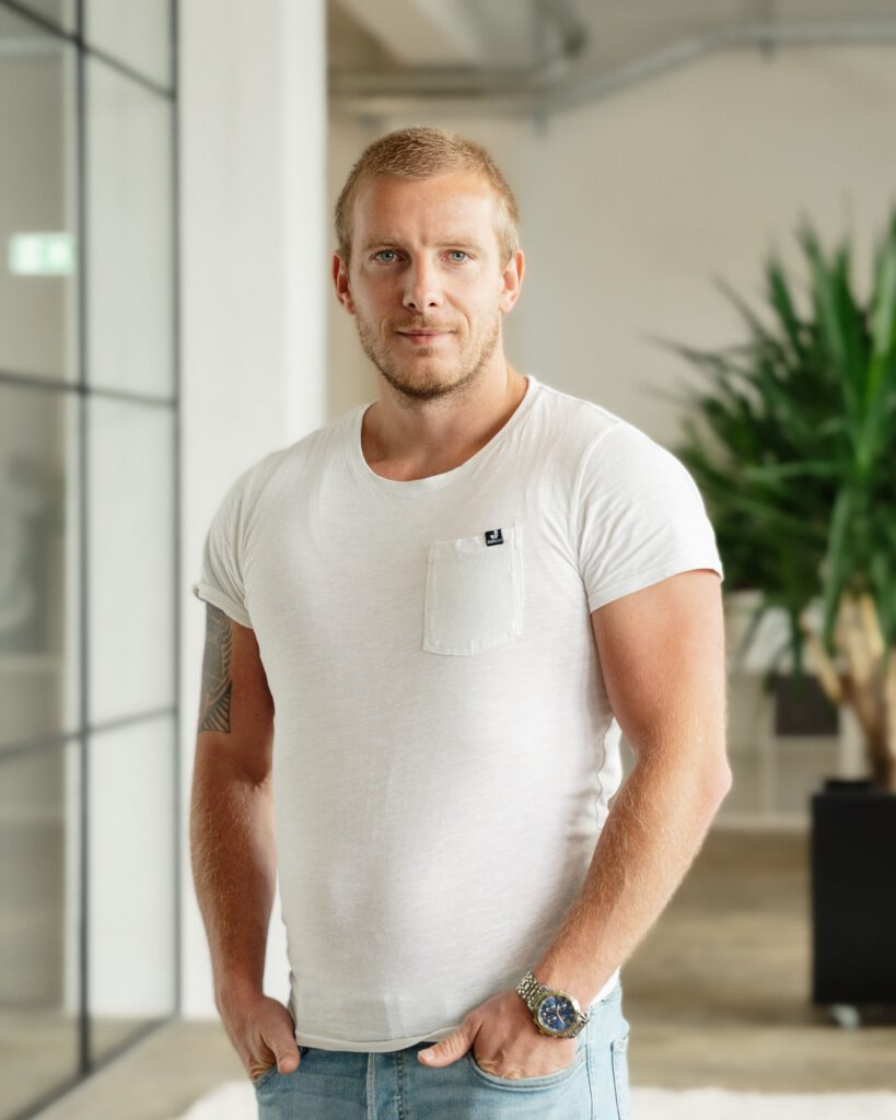 Mitarbeiter Sven Burshille von der bee-doo GmbH – Photovoltaik-Team in Bielefeld
