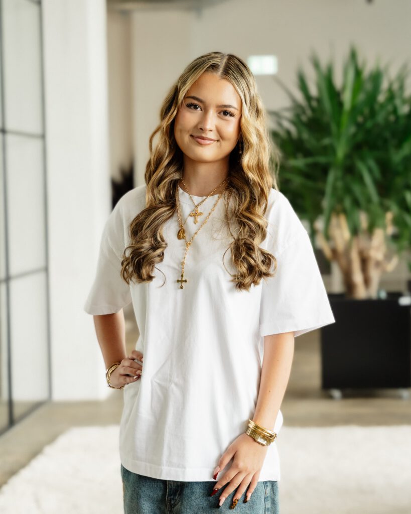 Mitarbeiterin Chiara Schader von der bee-doo GmbH – Photovoltaik-Team in Bielefeld