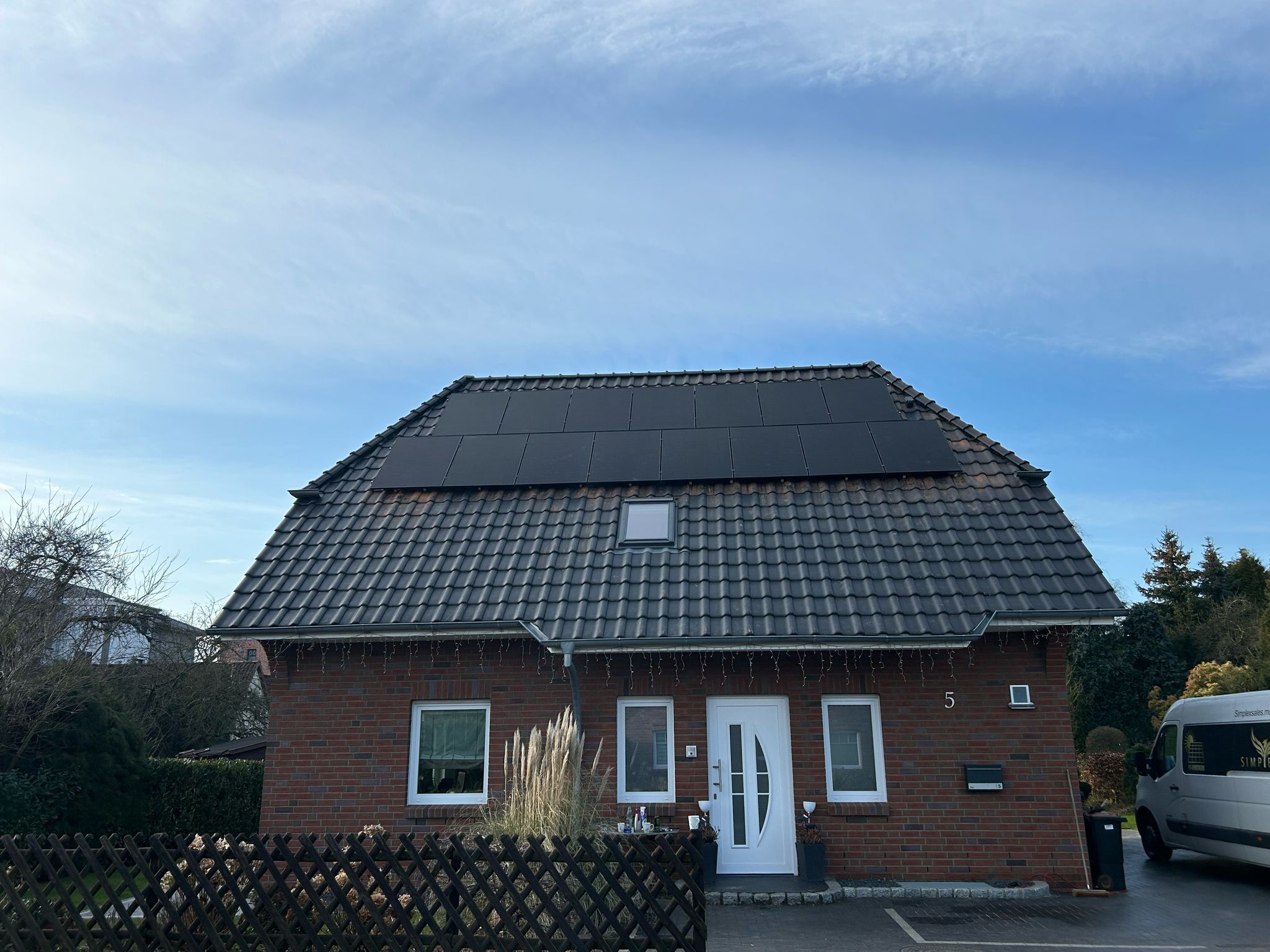 Photovoltaik-Solardach als Referenzprojekt, realisiert durch die bee-doo GmbH aus Bielefeld